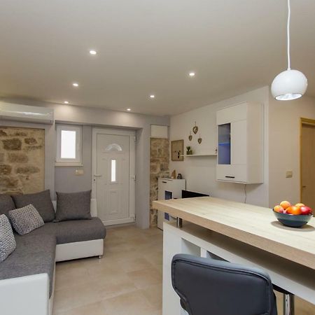 Studio Apartman "Brce" Kastela Bagian luar foto