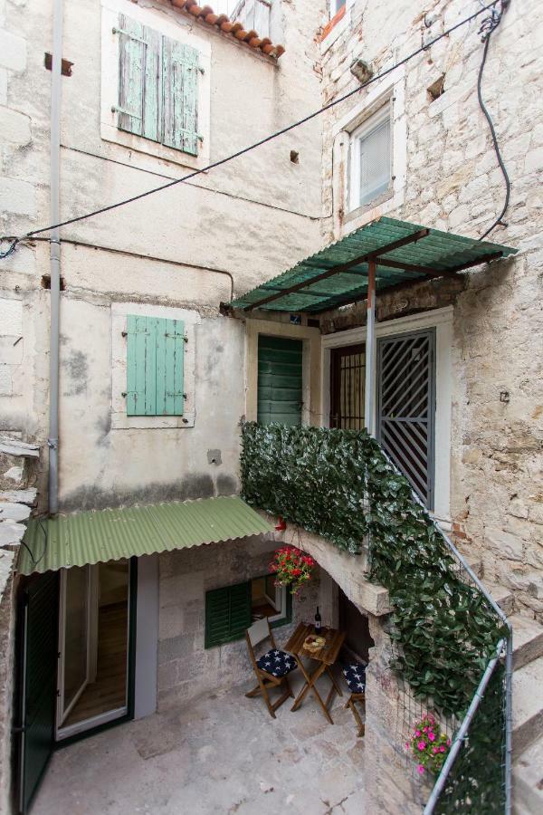 Studio Apartman "Brce" Kastela Bagian luar foto