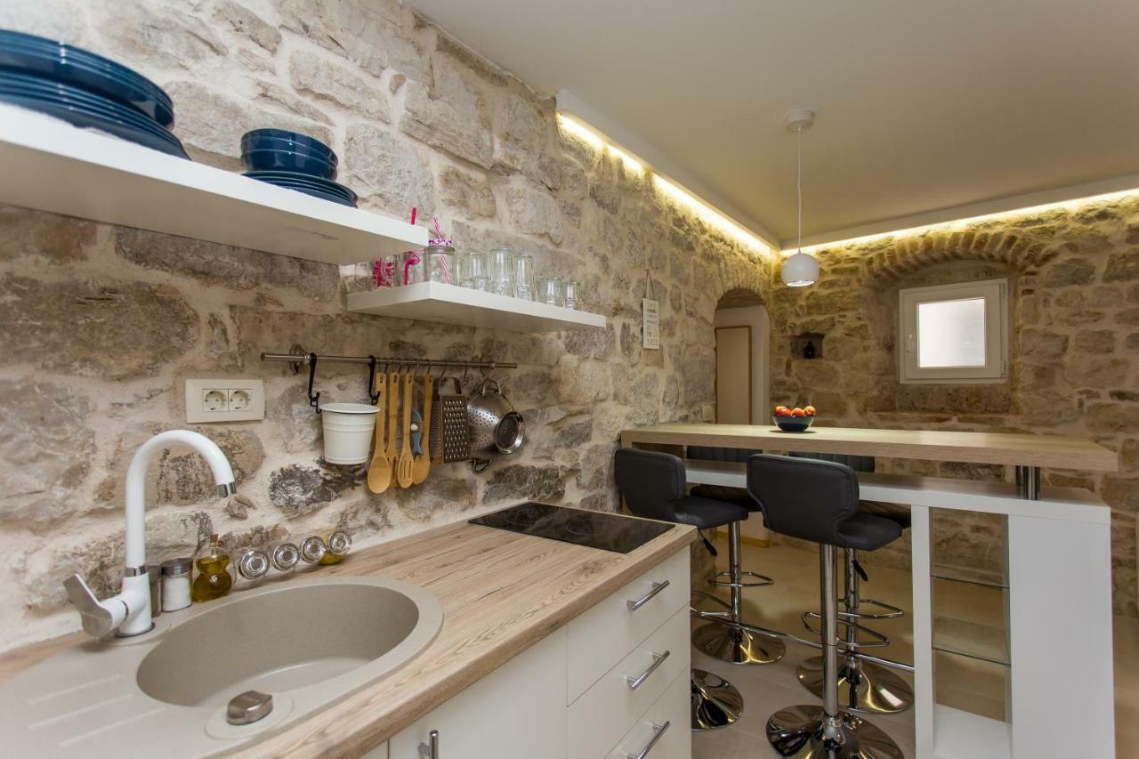 Studio Apartman "Brce" Kastela Bagian luar foto