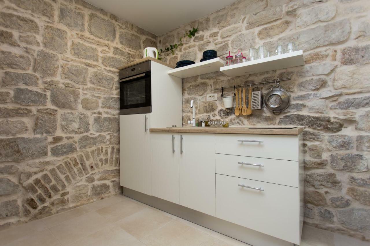 Studio Apartman "Brce" Kastela Bagian luar foto