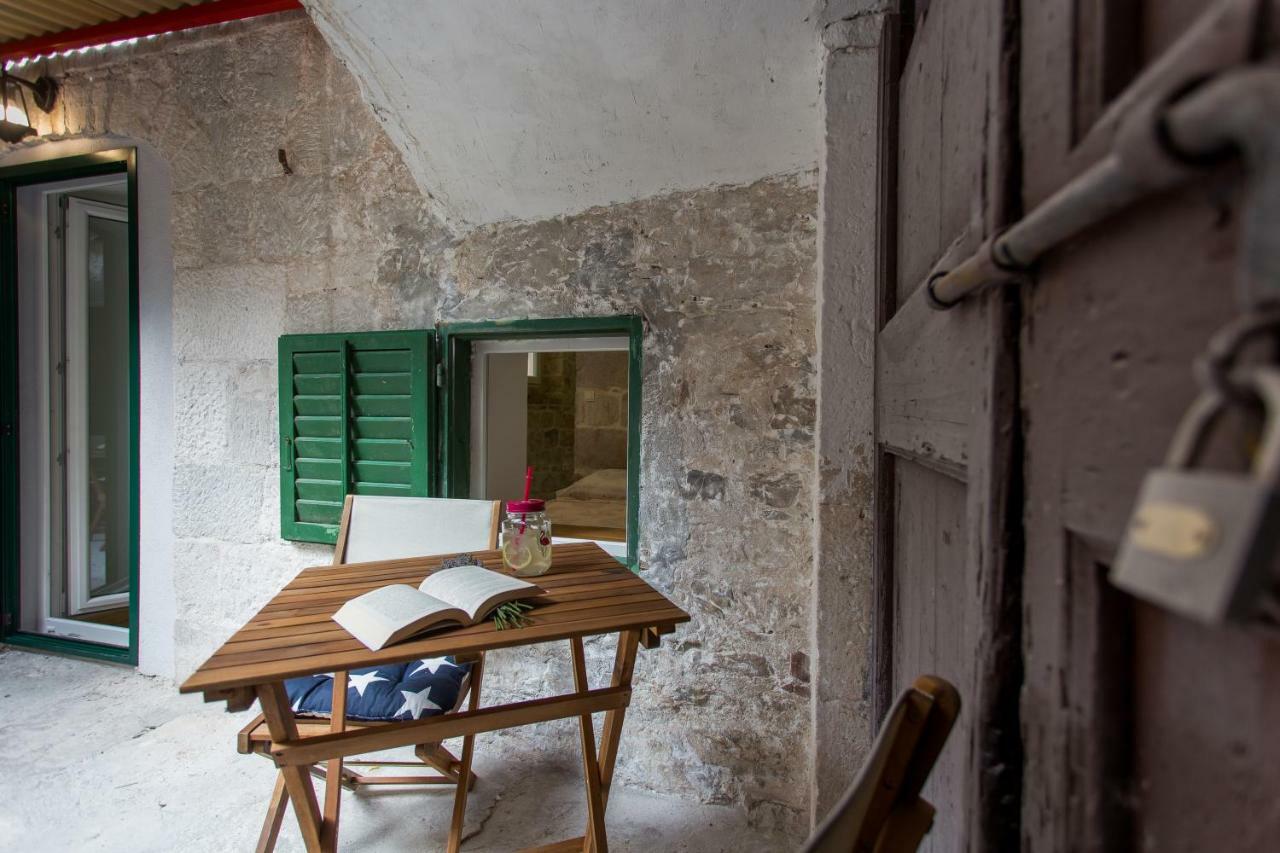 Studio Apartman "Brce" Kastela Bagian luar foto