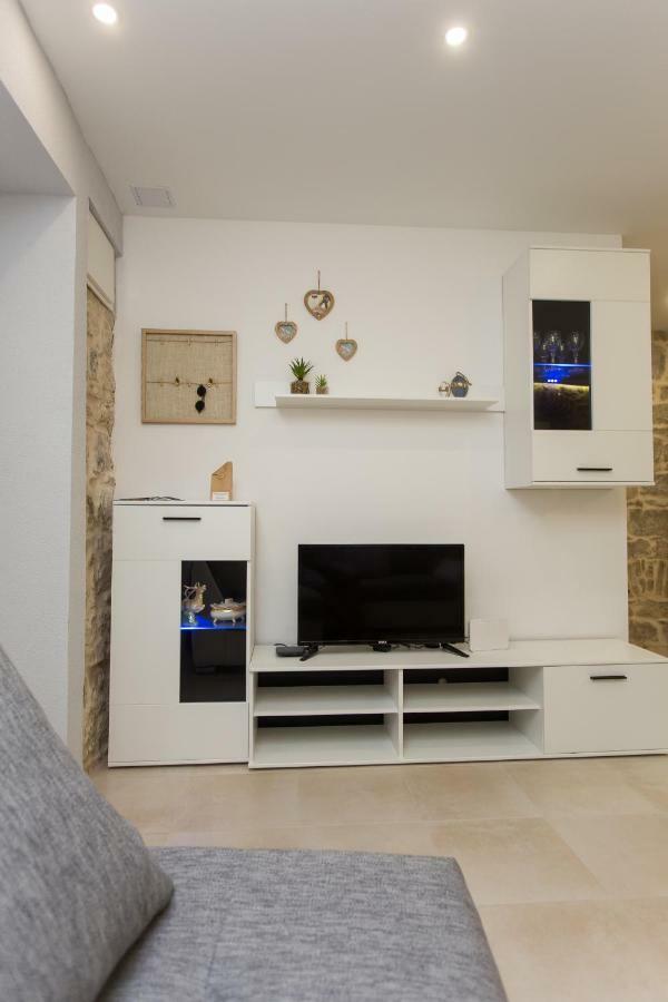 Studio Apartman "Brce" Kastela Bagian luar foto