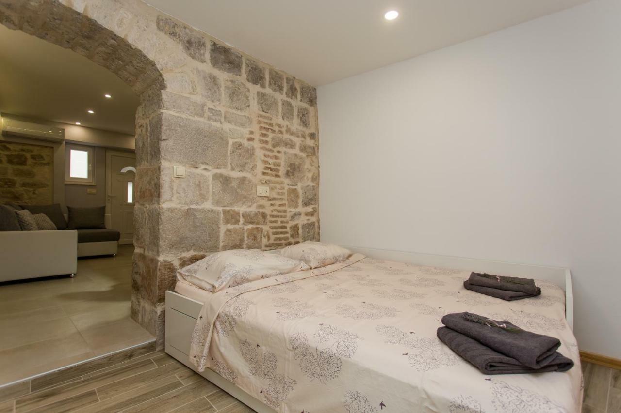 Studio Apartman "Brce" Kastela Bagian luar foto