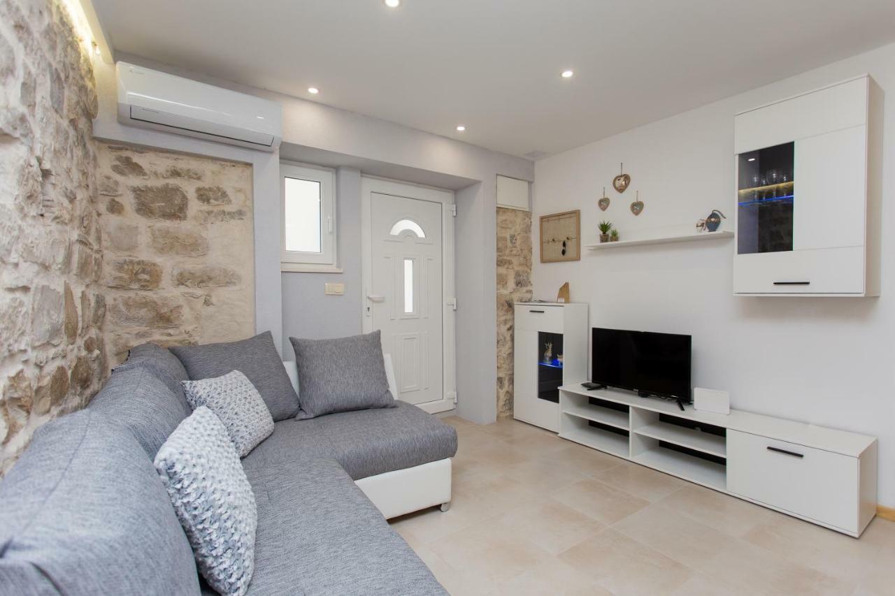 Studio Apartman "Brce" Kastela Bagian luar foto