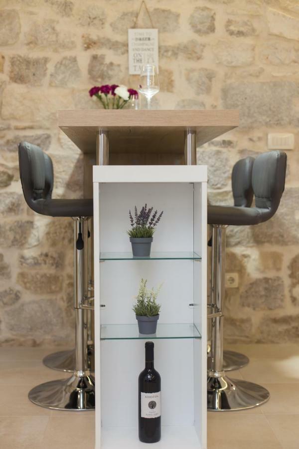 Studio Apartman "Brce" Kastela Bagian luar foto