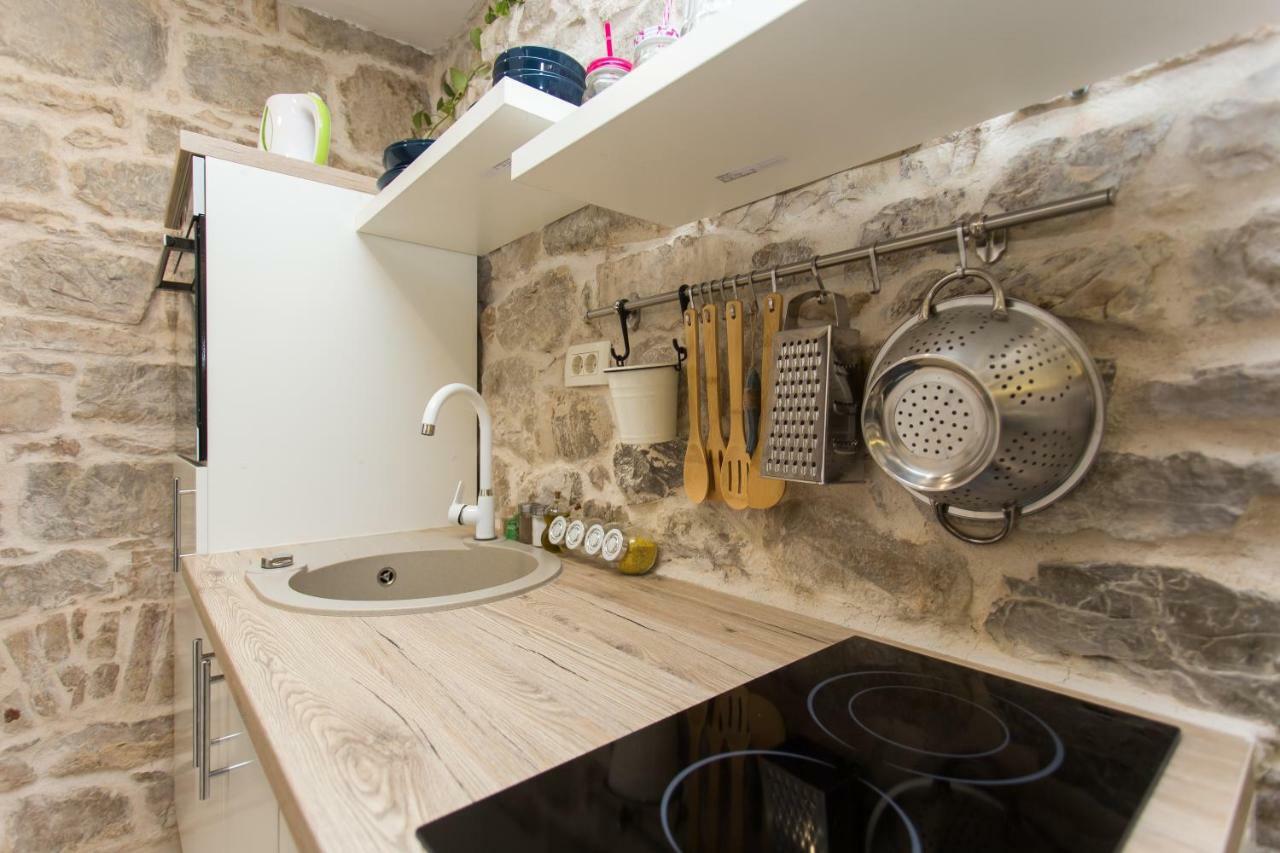 Studio Apartman "Brce" Kastela Bagian luar foto